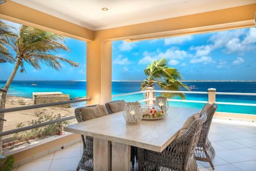 Apartamento Oceanfront Grouper At Den Laman