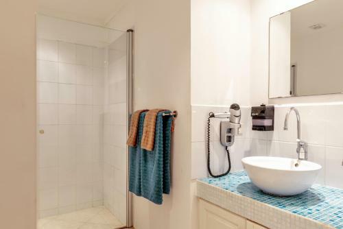 Oceanfront Deluxe Apartment Blue Marlin At Den Laman
