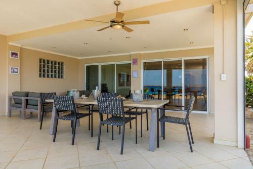 Oceanfront Deluxe Apartment Blue Marlin At Den Laman