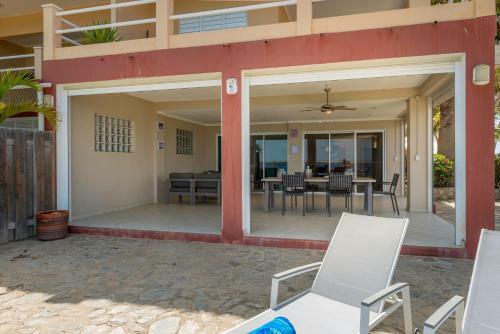 Oceanfront Deluxe Apartment Blue Marlin At Den Laman