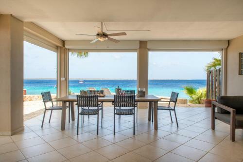 Oceanfront Deluxe Apartment Blue Marlin At Den Laman