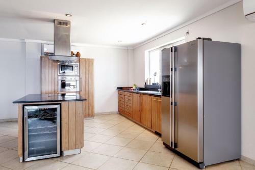 Oceanfront Deluxe Apartment Blue Marlin At Den Laman