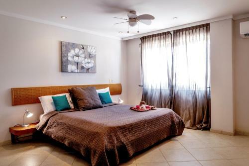 Oceanfront Deluxe Apartment Blue Marlin At Den Laman