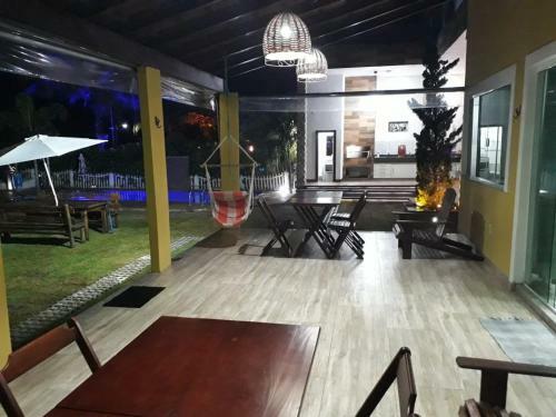 Casa Com 6 Quartos A Beira Mar Em Condom�nio Em Angra Dos Reis.