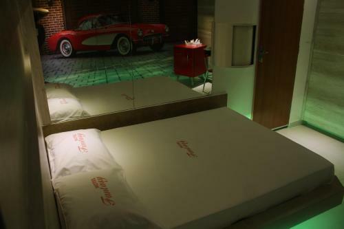 Hotel Motel Fantasy 1