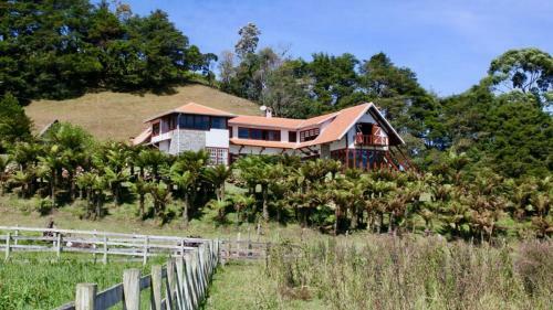 Ch�cara Com Churrasqueira E Wifi Em Cunha