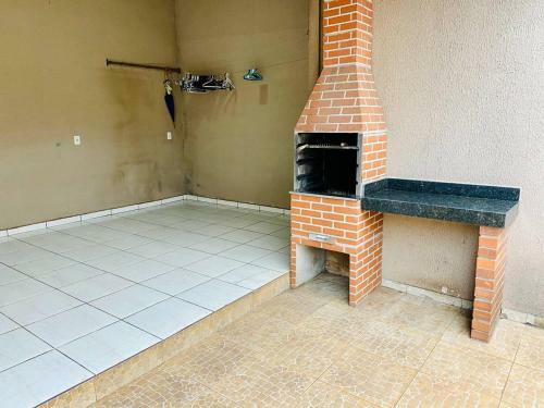 Aj House - Casa de 4 Quartos C/ �rea de Churrasco.