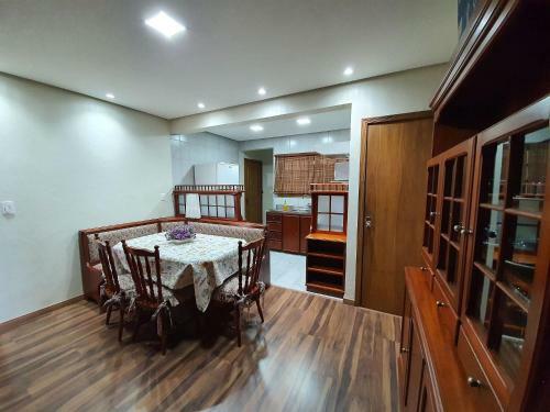 Apartamento 4 Quartos, 4 Banheiros, 150m Da Rua Coberta
