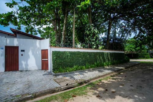 Casa Grande E Iluminada Com Piscina No Guaruj�