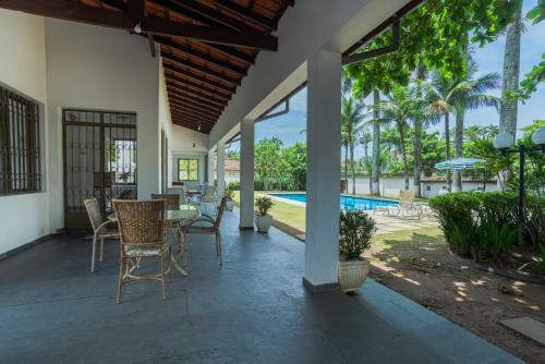 Casa Grande E Iluminada Com Piscina No Guaruj�
