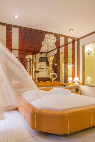 Hotel Motel Play Love