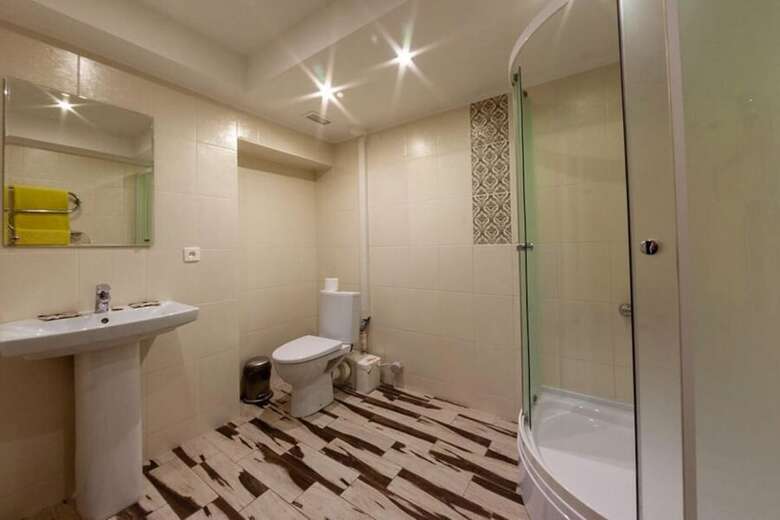 4 Rooms Hotel