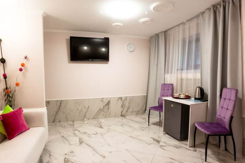 4 Rooms Hotel