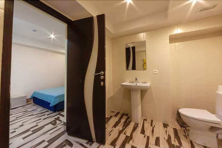 4 Rooms Hotel