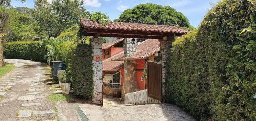 Casa Maria Comprida Em Araras Com 4 Quartos, Piscina E �rea Gourmet