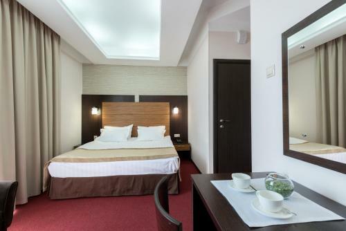 Hotel H