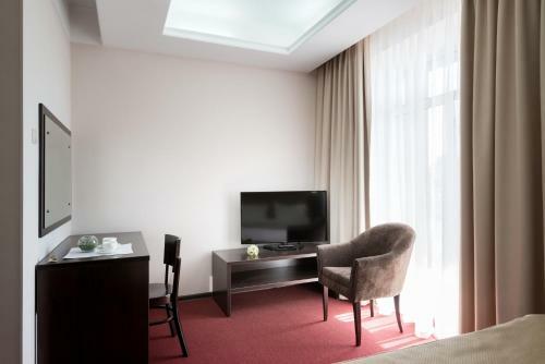 Hotel H