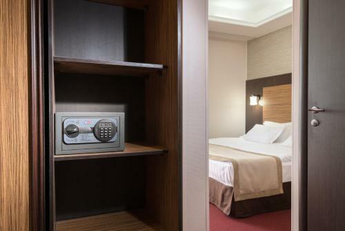 Hotel H