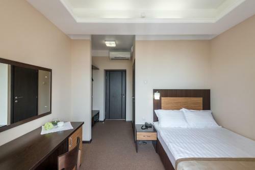 Hotel H