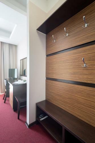 Hotel H