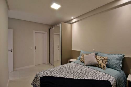 Apartamento 1089 - Praia de Bombinhas Nov�ssimo 02 Dormit�rios
