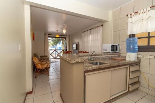 Apartamento 2 Dormit�rios A 190 Metros Da Praia de Bombas - An 08