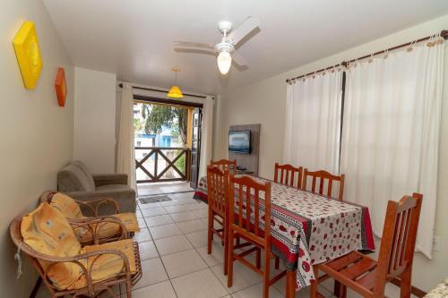 Apartamento 2 Dormit�rios A 190 Metros Da Praia de Bombas - An 08