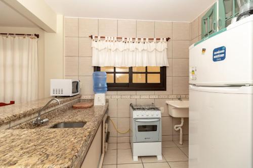 Apartamento 2 Dormit�rios A 190 Metros Da Praia de Bombas - An 08