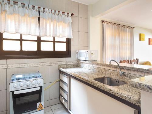 Apartamento 2 Dormit�rios A 190 Metros Da Praia de Bombas - An 08