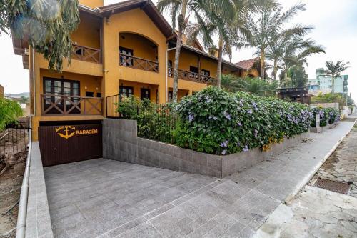 Apartamento 2 Dormit�rios A 190 Metros Da Praia de Bombas - An 08