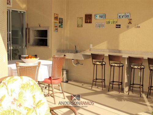 Apartamento 1076 Praia de Bombinhas Com 3 Su�tes �tima Op��o.