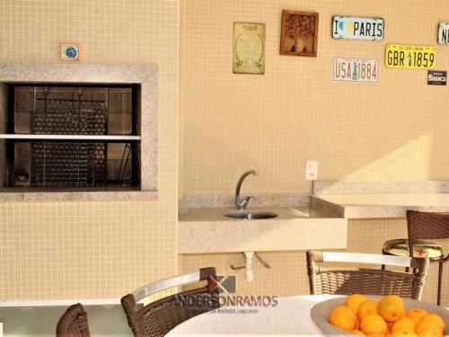 Apartamento 1076 Praia de Bombinhas Com 3 Su�tes �tima Op��o.