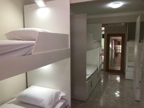 Dax Bombinhas Hostel
