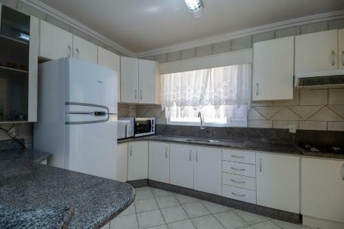Aluguel Apartamento 3 Quartos S 1 Su�te 100m Mar Bombas Sc