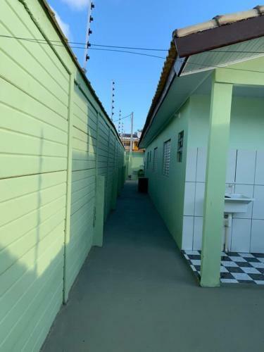 Casa, 1 Quadra Da Praia.