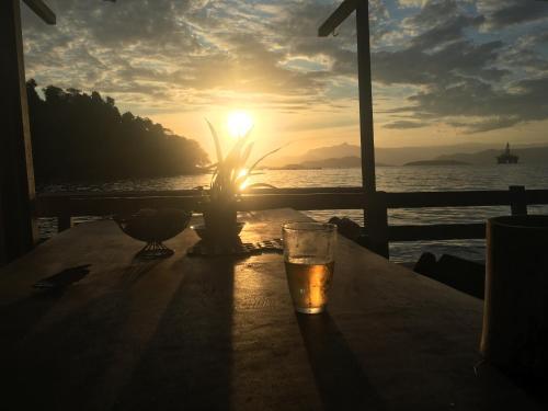 Casa Flutuante Ilha Grande Rj