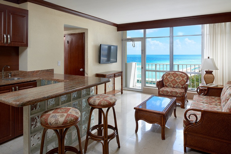 Hotel Newport Beachside Resort