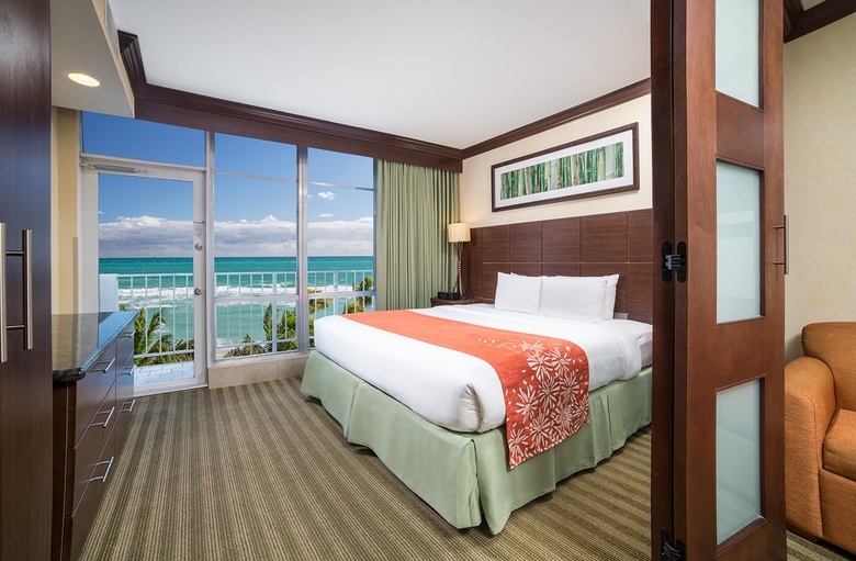 Hotel Newport Beachside Resort