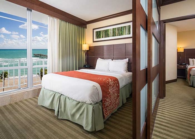 Hotel Newport Beachside Resort
