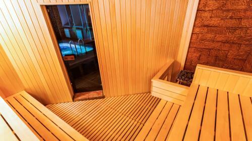 Sosnoviy Bor Hotel