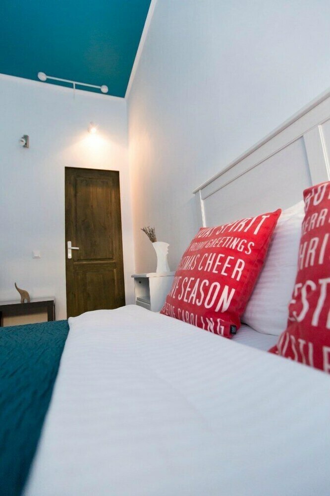 Fall In Love Hostel