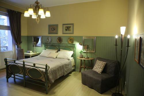 Gogol Mogol Hostel
