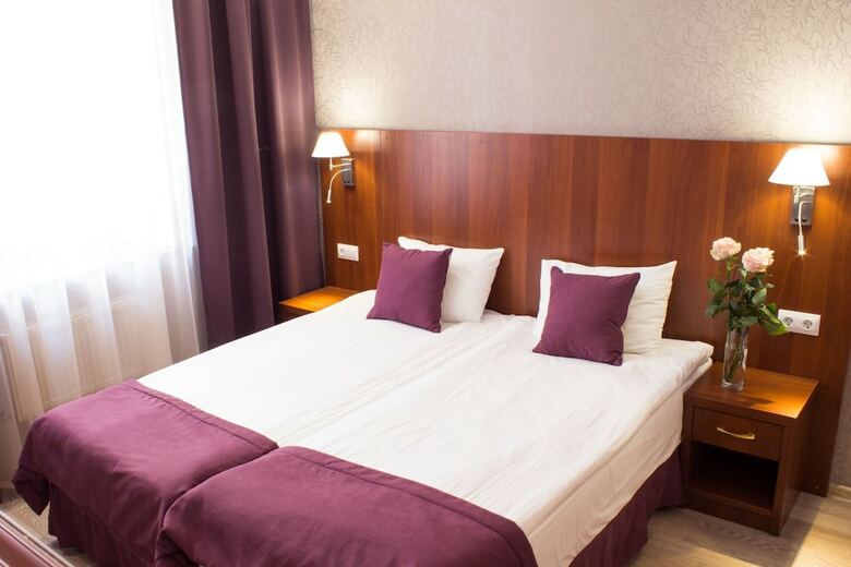 Dynasty Hotel