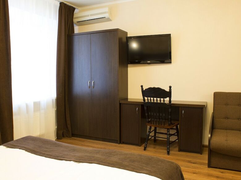 Dynasty Hotel