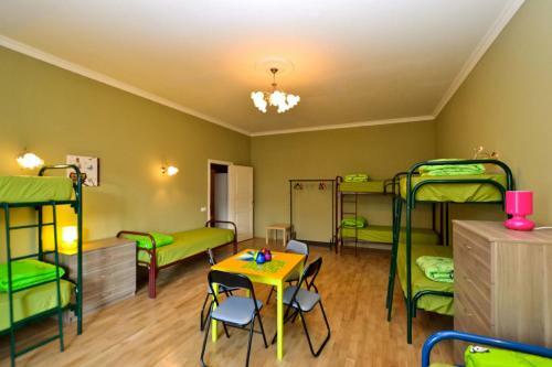 Hostel City 812