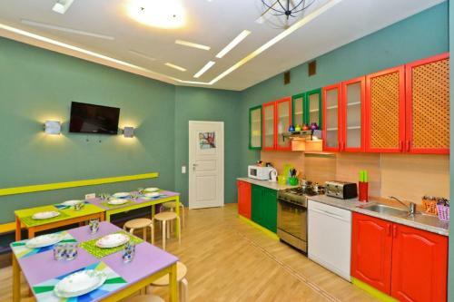 Hostel City 812