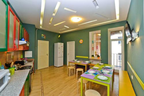 Hostel City 812