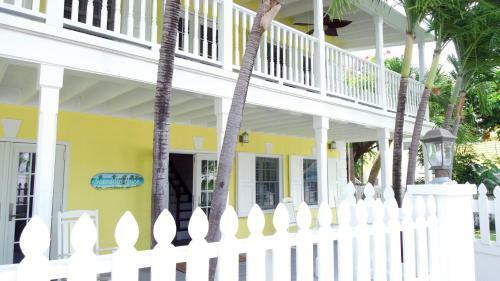 Hotel Sapodilla House