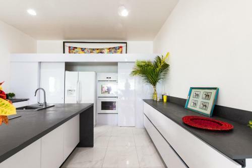 Beach Front Villa Pittura Bellissimo - Cable Beach