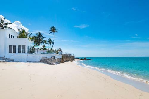 Beach Front Villa Pittura Bellissimo - Cable Beach